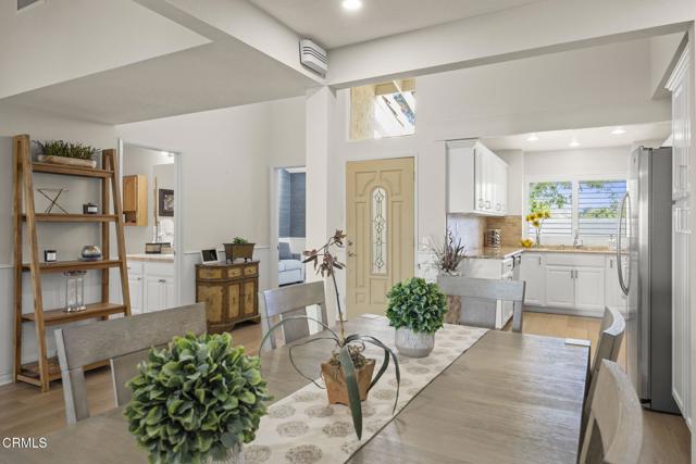 Detail Gallery Image 7 of 38 For 2036 Birchdale Ct, Thousand Oaks,  CA 91362 - 2 Beds | 2 Baths