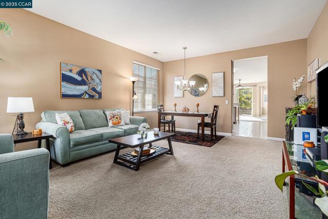 2030 Kent Dr, Brentwood CA: https://media.crmls.org/mediaz/e62b1ae3-6018-4bc1-aefd-68526a99897e.jpg