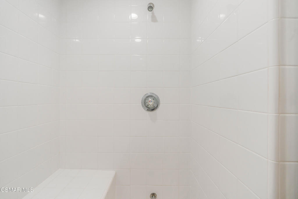 https://media.crmls.org/mediaz/e62bbd07-1125-4328-87c8-4056f15e318d.jpg?preset=X-Large