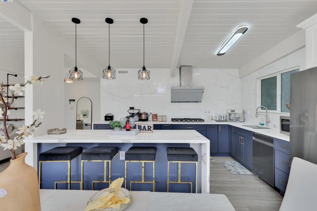 1167 Temple Dr, Pacheco CA: https://media.crmls.org/mediaz/e62c5099-e93b-4fd3-8f24-04a8fa62eeff.jpg