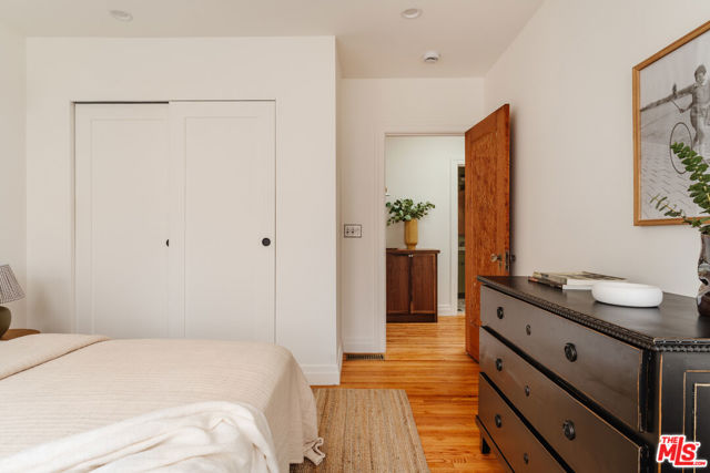 3029 S Norton Avenue, Los Angeles CA: https://media.crmls.org/mediaz/e62d293c-6e2c-4702-91fa-059f92d50ef7.jpg