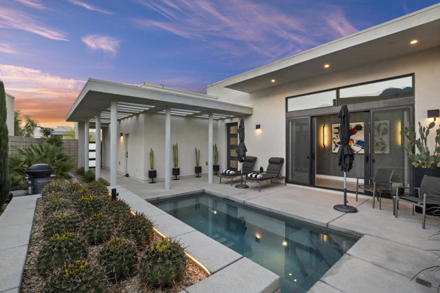 885 Fountain Drive, Palm Springs CA: https://media.crmls.org/mediaz/e62d8b24-7527-4f3c-b837-4b76c062fad7.jpg