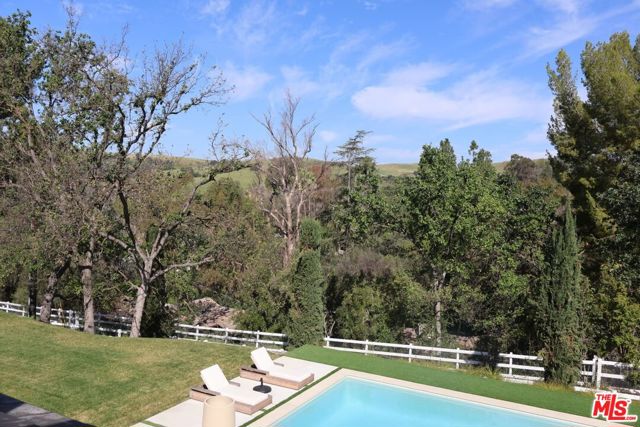 5831 Fitzpatrick Road, Hidden Hills CA: https://media.crmls.org/mediaz/e62dd081-b707-45ce-a995-19fd35d3fa15.jpg