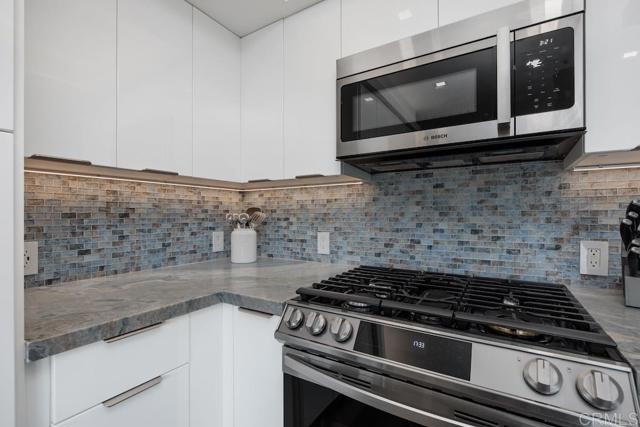105 Mangano Circle, Encinitas CA: https://media.crmls.org/mediaz/e62e5b8d-ad89-426b-be73-af0d4e2181f3.jpg