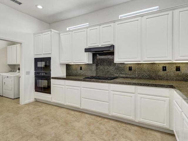 80418 Dumphries Court, Indio CA: https://media.crmls.org/mediaz/e62ed4a6-54df-4b6b-91c5-bdde61b59bf3.jpg