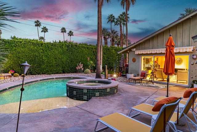 444 N Burton Way, Palm Springs CA: https://media.crmls.org/mediaz/e62edca0-4217-4f77-bc88-fade2f3370e2.jpg