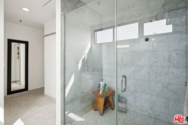 815 Hampton Drive, Venice CA: https://media.crmls.org/mediaz/e62fcd7f-9395-4db3-8d9b-161d3435afff.jpg