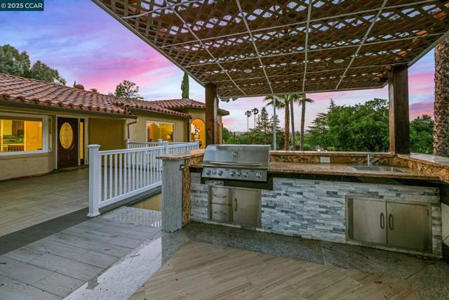 3698 De Rosa Ct, Concord CA: https://media.crmls.org/mediaz/e6307357-2940-4b52-bba5-e6a51b8f384c.jpg