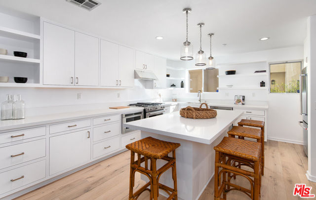 1212 Ocean Park Boulevard, 4 photo 3