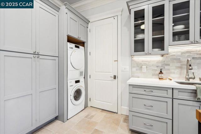 1291 Clover Ln, Walnut Creek CA: https://media.crmls.org/mediaz/e630927c-72b0-498b-b798-37d1b53631d5.jpg