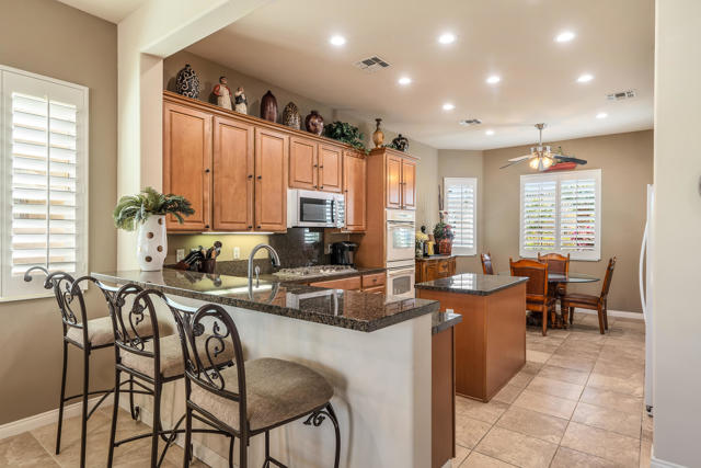 80132 Avenida Santa Olivia, Indio CA: https://media.crmls.org/mediaz/e631342b-ce23-41cb-9581-09ce8b91fc83.jpg