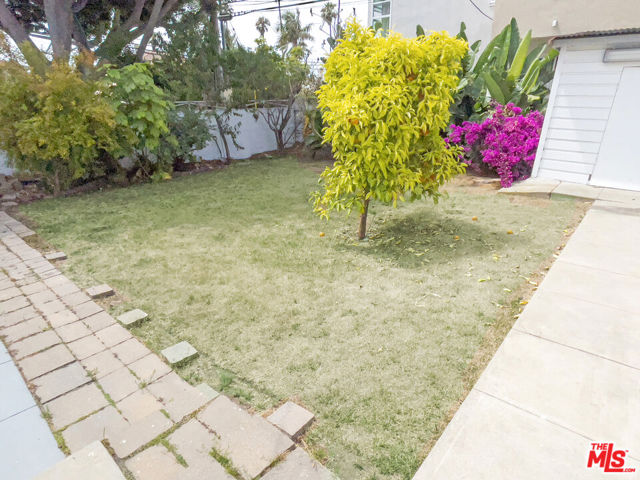 1060 22nd Street, Santa Monica CA: https://media.crmls.org/mediaz/e63143ec-3eef-404f-b599-b771a10312e0.jpg