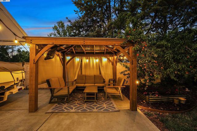 1787 Maralisa Lane, Livermore CA: https://media.crmls.org/mediaz/e631467b-2f7c-4791-839c-2a8902f8bfdb.jpg