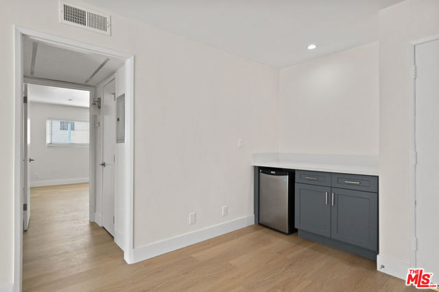 1821 S Bentley Avenue, Los Angeles CA: https://media.crmls.org/mediaz/e631bbce-0859-4efd-83a5-817de7654b36.jpg
