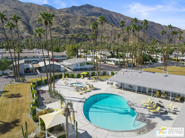 112 Pali Drive, Palm Springs CA: https://media.crmls.org/mediaz/e631d86d-2cbf-4217-8f71-f03cadf600e4.jpg