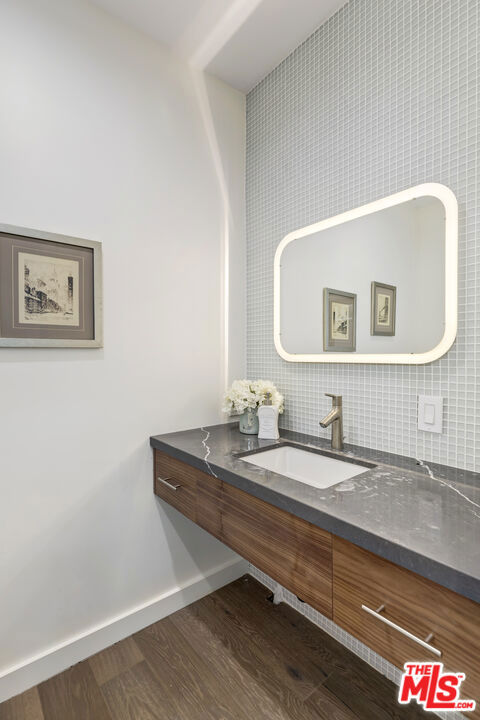 139 Hollister Avenue, Santa Monica CA: https://media.crmls.org/mediaz/e63226a8-a512-4c3e-8984-7265e154d6e6.jpg