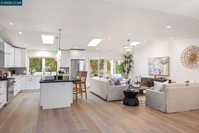 706 St Marys Road, Lafayette CA: https://media.crmls.org/mediaz/e6326a4c-5164-4bd3-a885-ee273472c97e.jpg