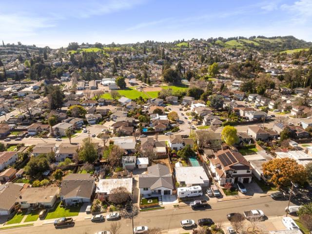 19087 Mayberry Drive, Castro Valley CA: https://media.crmls.org/mediaz/e632d28e-ed4e-4ea9-b5bb-8ddbee606296.jpg