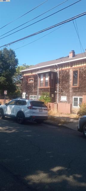 1059 Santa Clara Ave, Alameda CA: https://media.crmls.org/mediaz/e63306ef-cde6-4d61-bee5-e0b882ee1d65.jpg