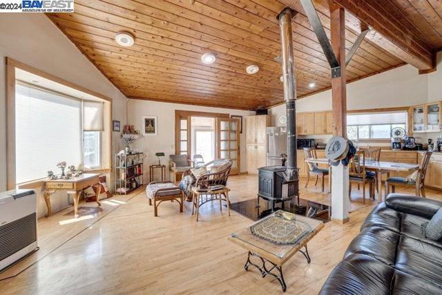 Image 6 of 24 For 745 Applewood