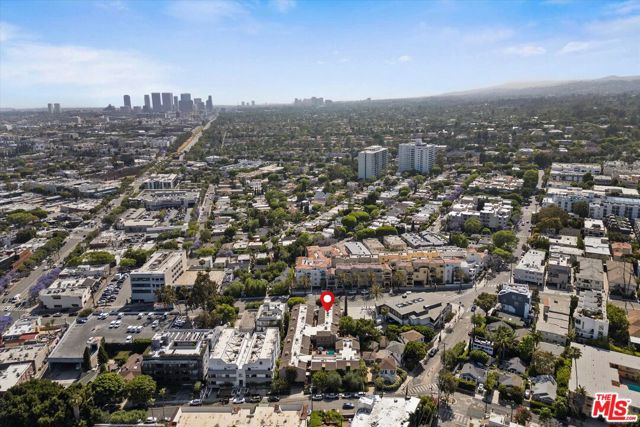 853 Larrabee Street, West Hollywood CA: https://media.crmls.org/mediaz/e6336c98-ab2f-432e-a10a-cc852cc615e7.jpg