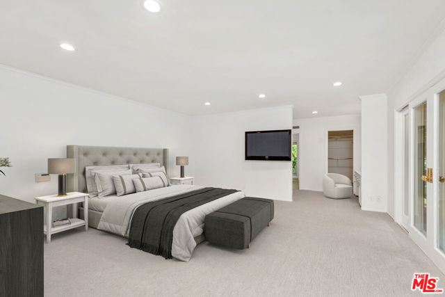 374 Homewood Road, Los Angeles CA: https://media.crmls.org/mediaz/e6338b61-f5b8-4f76-bd95-ed6a7f3535bb.jpg