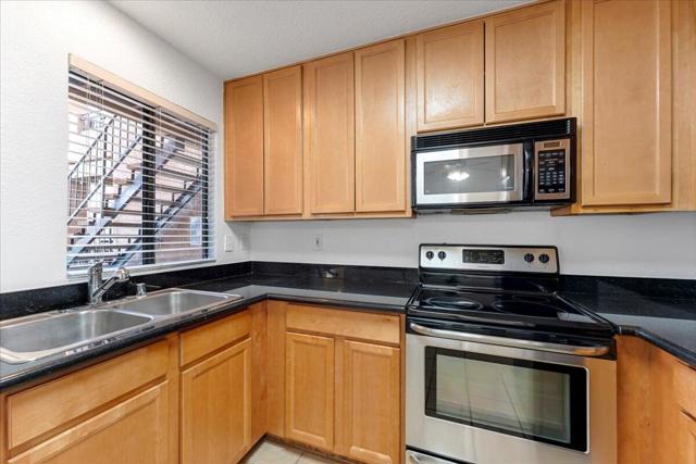 Image 4 of 26 For 78650 Avenue 42  719