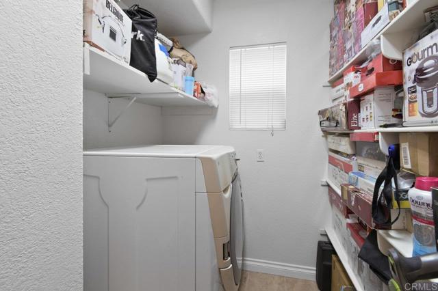 1420 Venters Dr, Chula Vista CA: https://media.crmls.org/mediaz/e633fd7d-a21e-4b99-b298-35d42f4f1f95.jpg