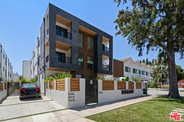 841 N Mccadden Pl, Los Angeles CA: https://media.crmls.org/mediaz/e63447d0-545a-4740-b1bc-d9927c451828.jpg