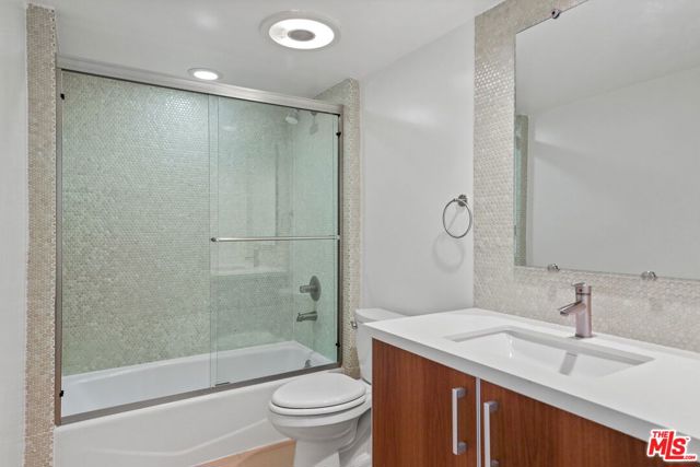 1518 Federal, Los Angeles CA: https://media.crmls.org/mediaz/e634cfec-f545-4f05-bde4-6b241dd231b7.jpg