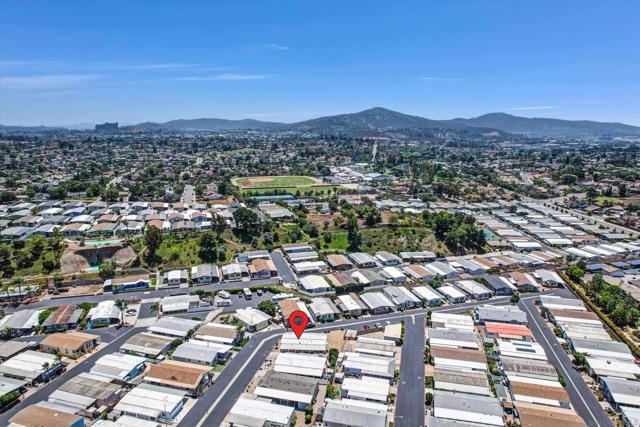 1401 El Norte Pkwy, San Marcos CA: https://media.crmls.org/mediaz/e6350150-eab3-4ef8-bfd4-2ce40de45316.jpg