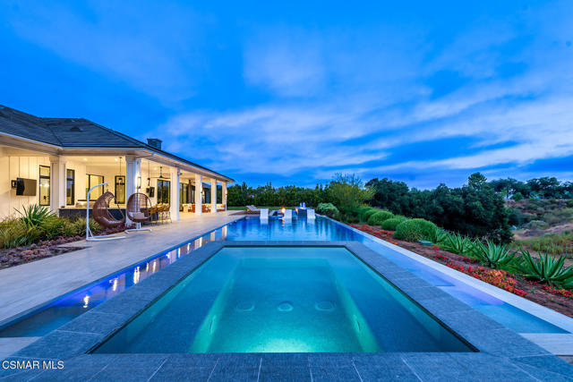 2111 High Knoll Circle, Thousand Oaks CA: https://media.crmls.org/mediaz/e63503e7-6528-40b3-8320-bea85d00508f.jpg