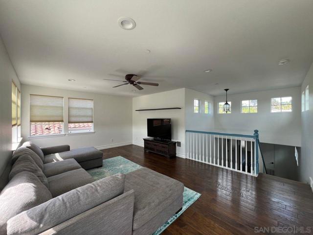 517 N Cedros, Solana Beach CA: https://media.crmls.org/mediaz/e6357a24-b713-4779-8b76-04236f82ce97.jpg