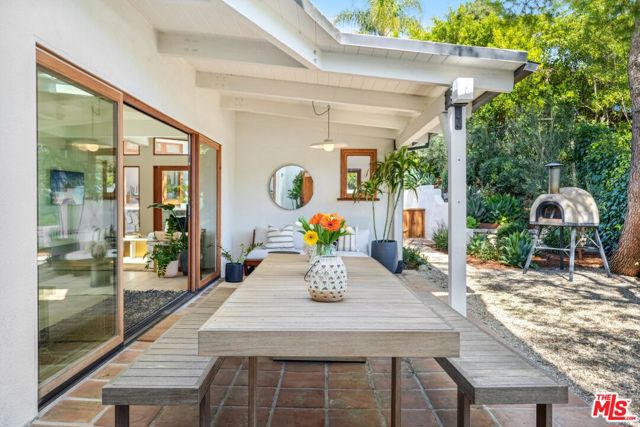 2145 Sunset Crest Drive, Los Angeles CA: https://media.crmls.org/mediaz/e6358356-4673-48b1-97d2-cb5c1c8b3af8.jpg