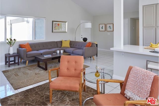 2291 E Calle Papagayo, Palm Springs CA: https://media.crmls.org/mediaz/e635e685-0078-46f8-8dca-654bc3070773.jpg