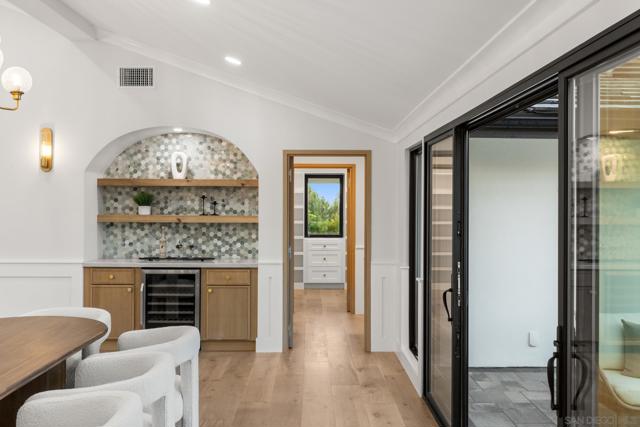 2975 Woodford Drive, La Jolla CA: https://media.crmls.org/mediaz/e6363122-2b05-43c3-8de0-521a036dfcfb.jpg