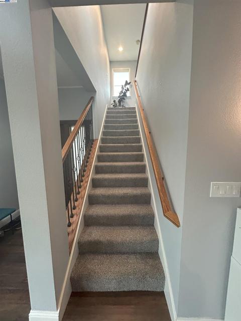588 E Angela St, Pleasanton CA: https://media.crmls.org/mediaz/e6364883-c083-456d-af85-4af0cd718b45.jpg