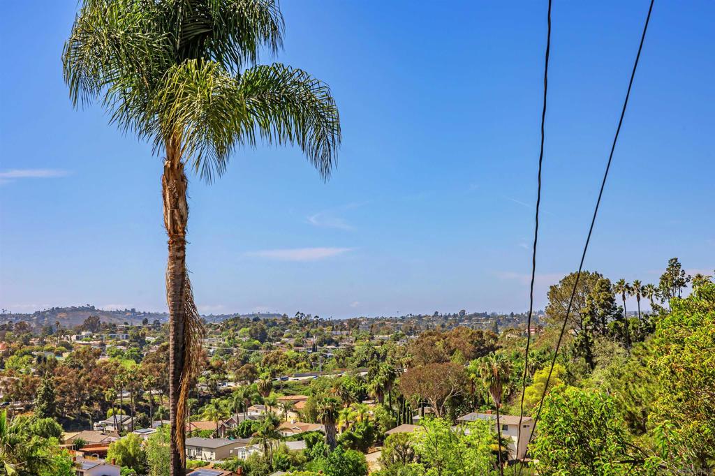 https://media.crmls.org/mediaz/e636dd4c-3c6d-4d1c-85f6-71a9f97f51a5.jpg?preset=X-Large