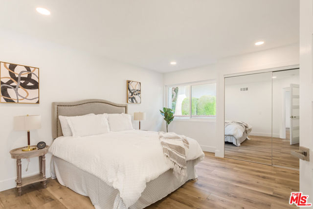 3536 Malibu Country Drive, Malibu CA: https://media.crmls.org/mediaz/e637697d-3776-4a19-8ee4-4b300bc62791.jpg