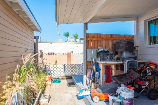 1010 Bobier Dr E, Vista CA: https://media.crmls.org/mediaz/e6379913-d10f-4490-b911-236940997433.jpg