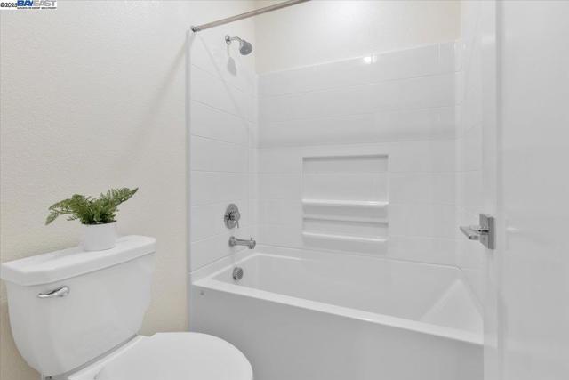 5700 Greige Cir, Dublin CA: https://media.crmls.org/mediaz/e637dde9-23e3-40c5-8bc5-c4a60390c554.jpg