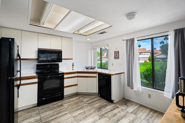 54964 Firestone, La Quinta CA: https://media.crmls.org/mediaz/e638031b-2421-40f6-833f-b4183def651e.jpg