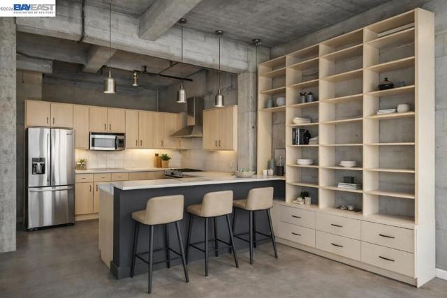 201 4Th St, Oakland CA: https://media.crmls.org/mediaz/e6390022-c60c-49fc-8fa6-92b3ebeca5d9.jpg