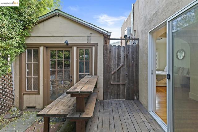 2201 Spaulding Ave, Berkeley CA: https://media.crmls.org/mediaz/e63938f9-5535-4da1-86c3-745b7c8a8d59.jpg