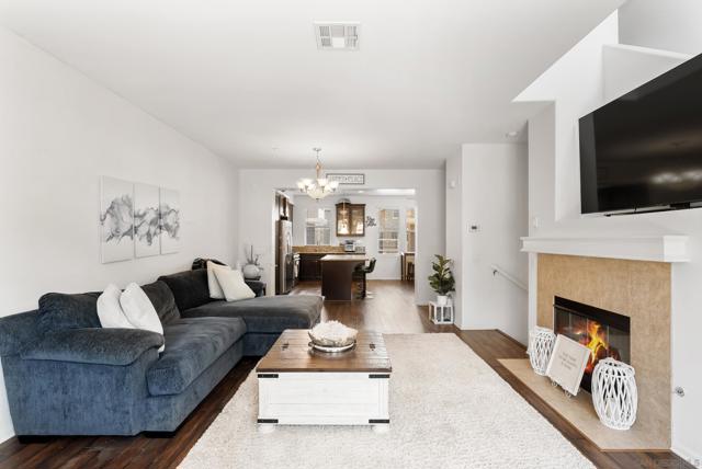 1824 Peach Ct, Chula Vista CA: https://media.crmls.org/mediaz/e6396a94-8901-493c-bbcb-20b018621bc9.jpg