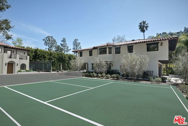 7651 Willow Glen Road, Los Angeles CA: https://media.crmls.org/mediaz/e639ba03-66ea-4882-a21d-6db7078474a8.jpg