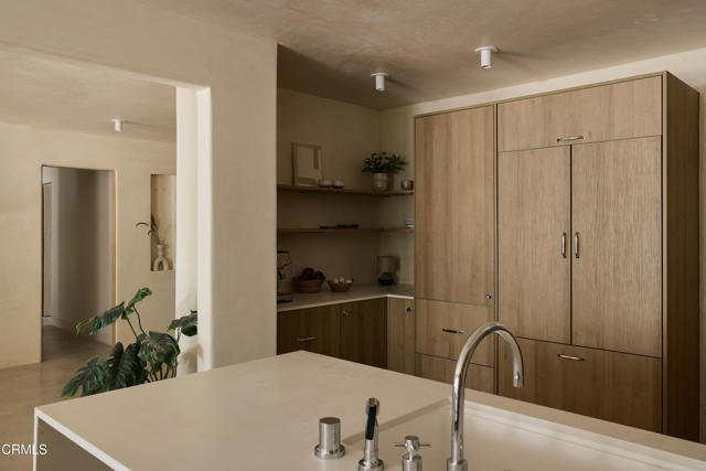 Detail Gallery Image 17 of 38 For 4781 Round Top Dr, Los Angeles,  CA 90065 - 4 Beds | 2 Baths