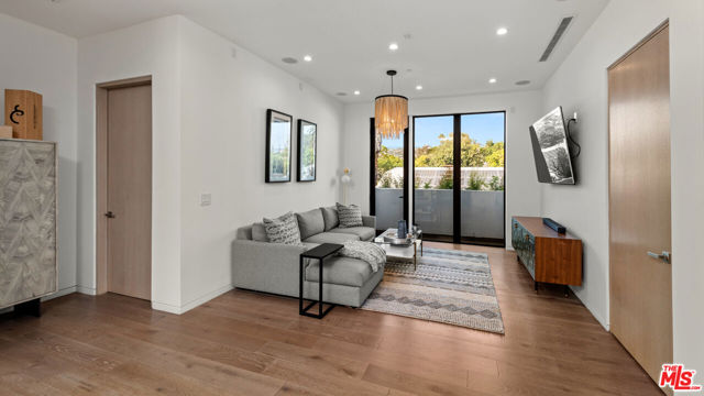 836 N Ogden Drive, Los Angeles CA: https://media.crmls.org/mediaz/e63b1779-c318-48bc-9e3c-1261fc26e94b.jpg