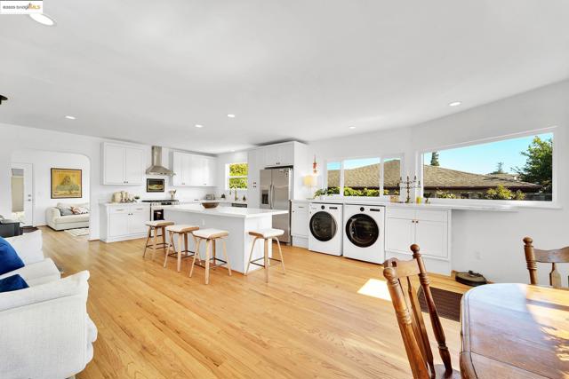 725 Trevethan Ave, Santa Cruz CA: https://media.crmls.org/mediaz/e63cd1e0-9d90-4232-b60e-ee29e121cb08.jpg