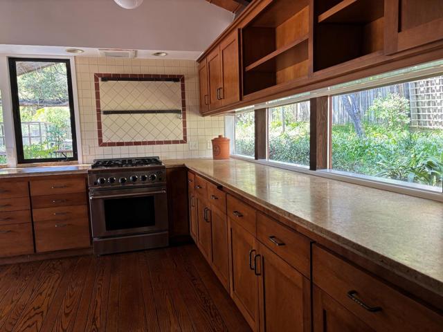 108 Santa Maria Avenue, Portola Valley CA: https://media.crmls.org/mediaz/e63cfdc5-0f2e-4f33-8460-589b43f2b67f.jpg